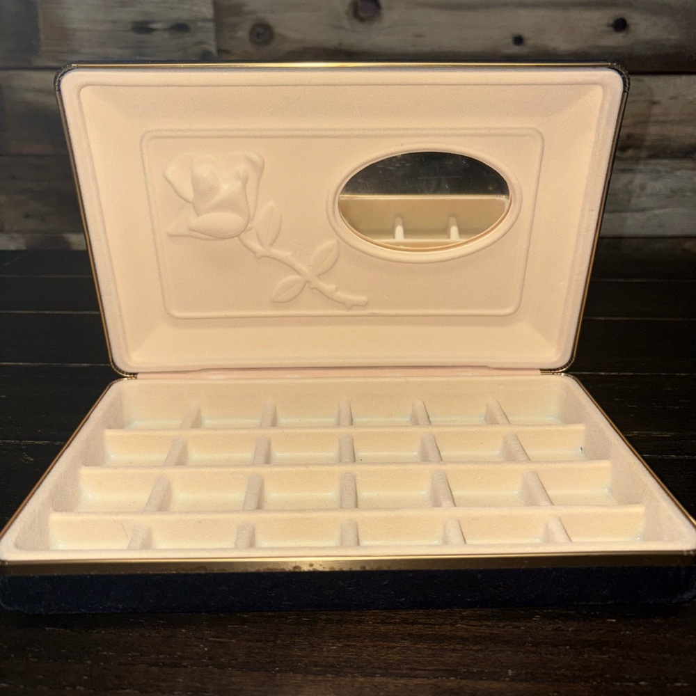 Elegant Vtg Jewelry Box with Rose Design
